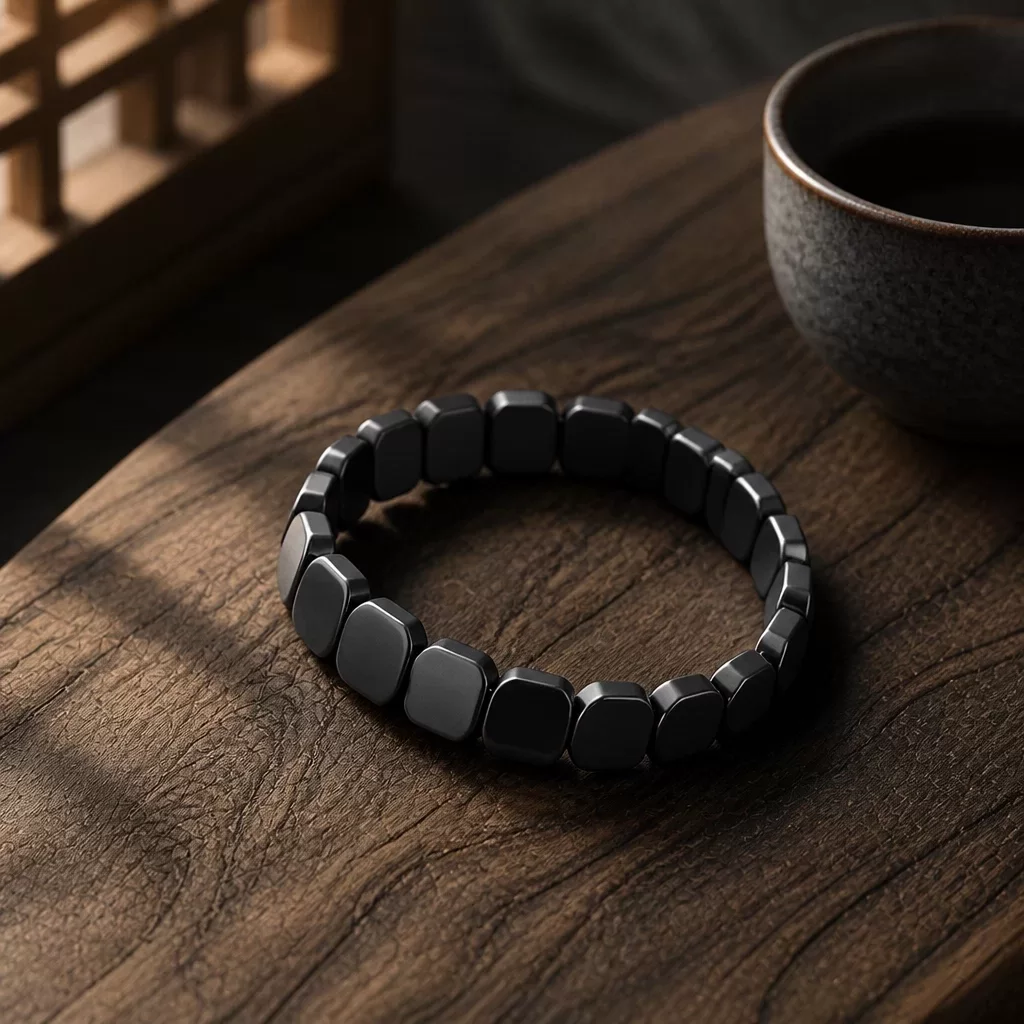 黑色方珠弹力手链——能量、好运与守护
